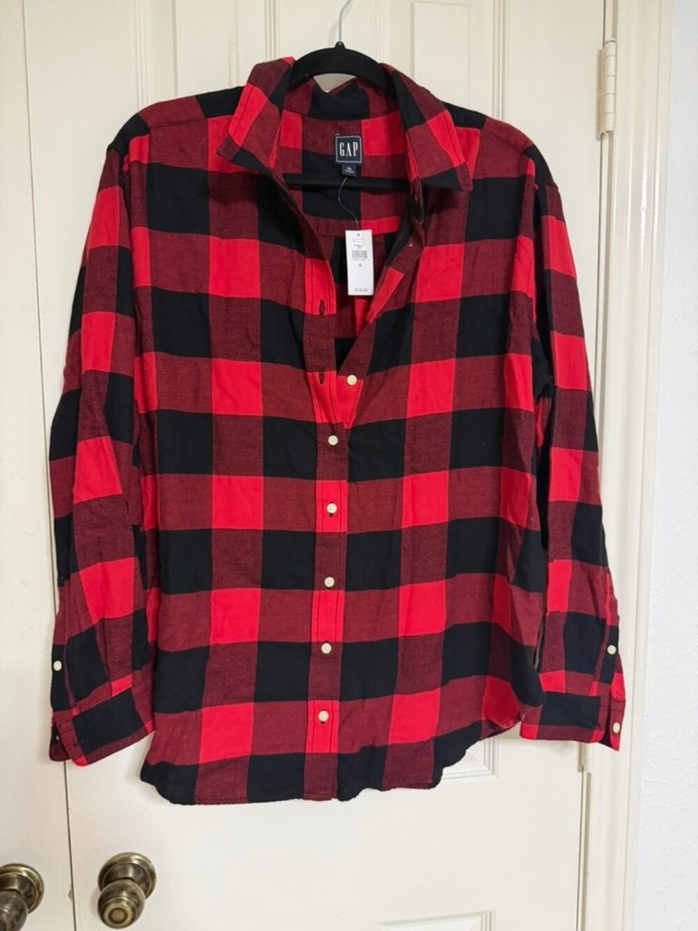 Gap Size XL NWT Red and Black Flannel Shirt